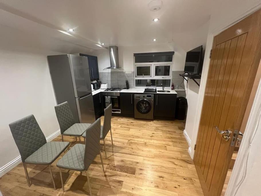 לונדון 2 Bedroom Apartment In Hampdenrd מראה חיצוני תמונה