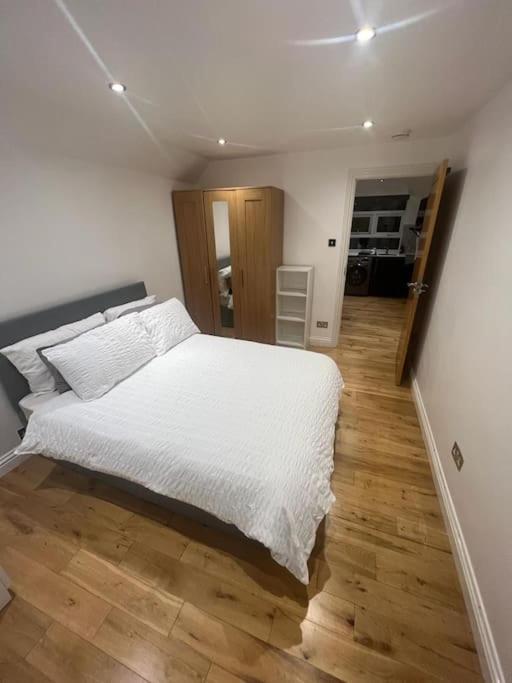 לונדון 2 Bedroom Apartment In Hampdenrd מראה חיצוני תמונה
